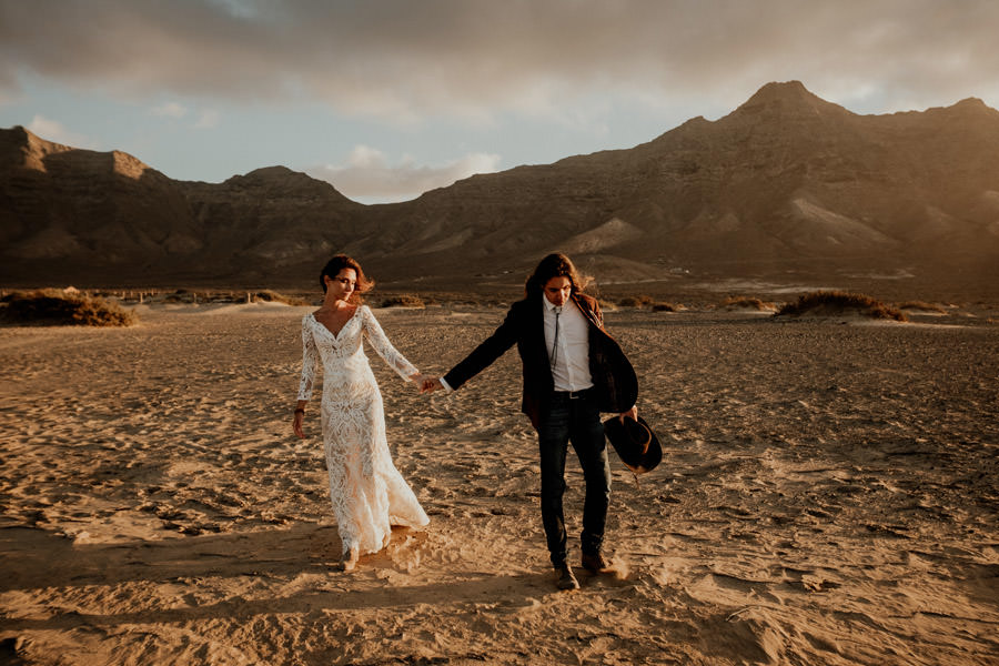 Joanna-Jaskolska-Photography-Wedding-Photographer-Fuerteventura-mountains-cofete-beach-session